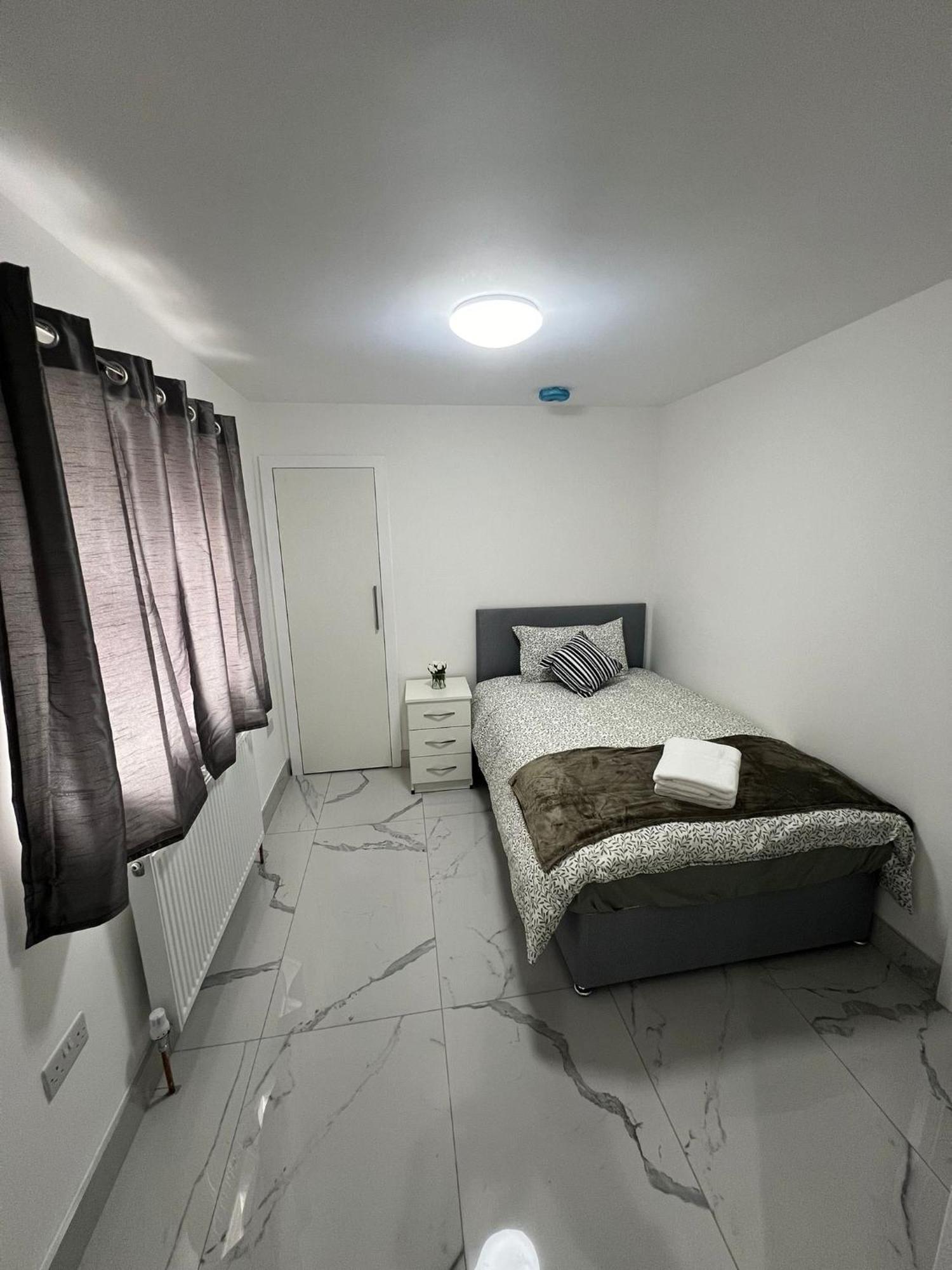 93 New Road Daire Harmondsworth Dış mekan fotoğraf