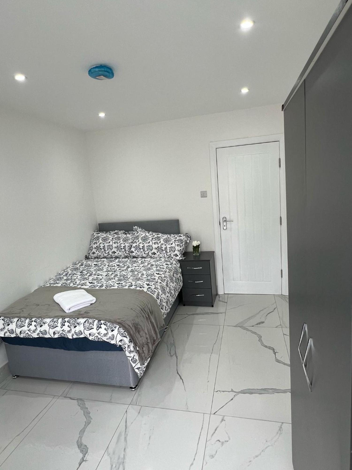 93 New Road Daire Harmondsworth Dış mekan fotoğraf